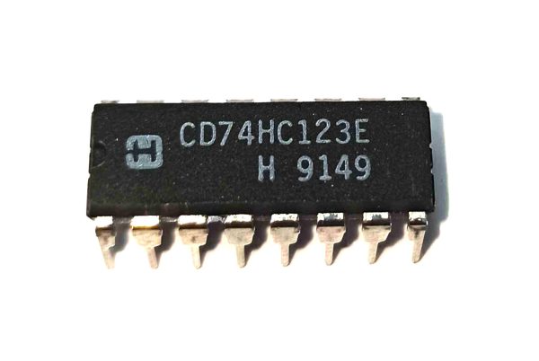 آی سی مدل CD74HC123E